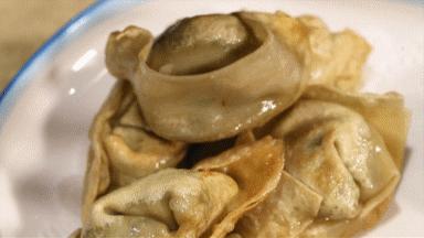 吃剩馄饨皮的做法视频,如何在家自制美味的馄饨