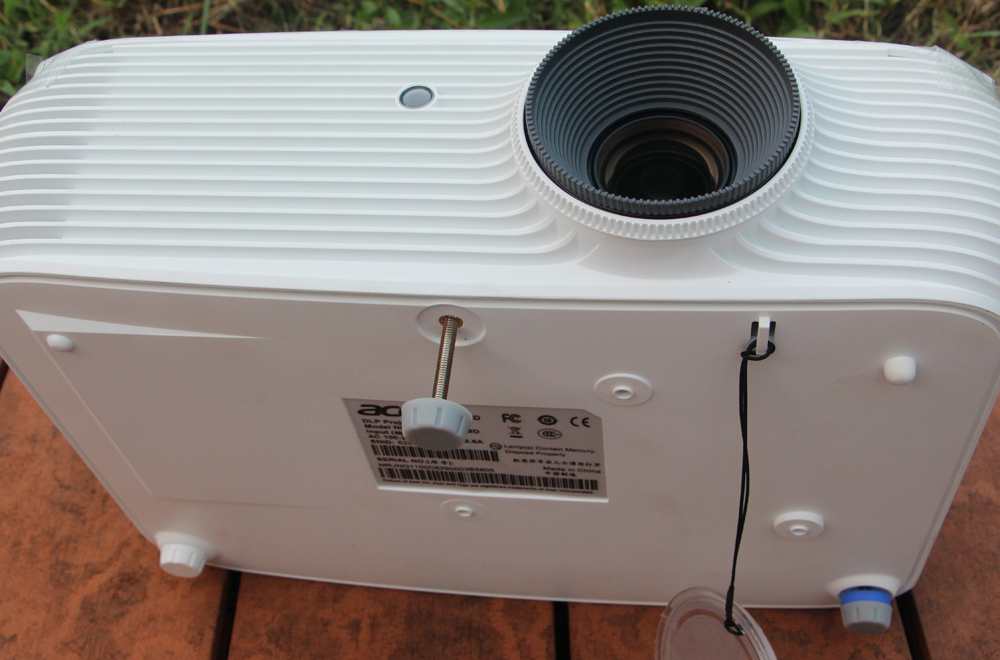 实用才是大面子,100吋无屏电视来啦-AcerH5382BD投影机测评