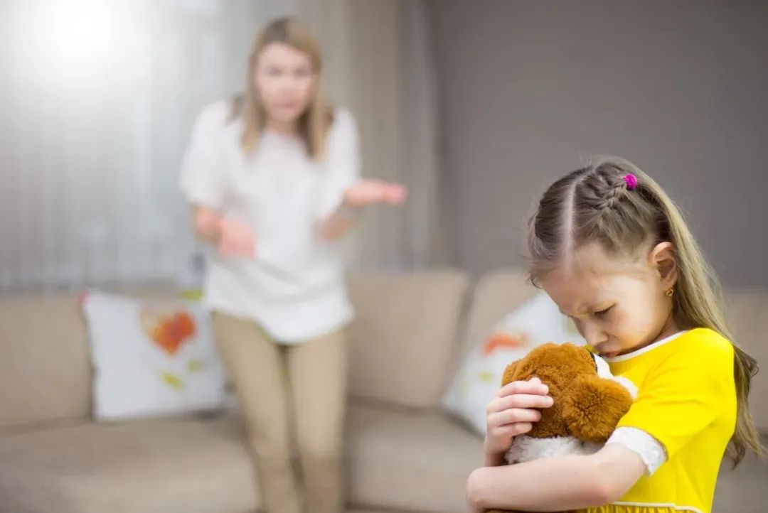 摸乳房、摸耳朵、迷恋玩偶……孩子这些“瘾”戒不掉，怎么办？