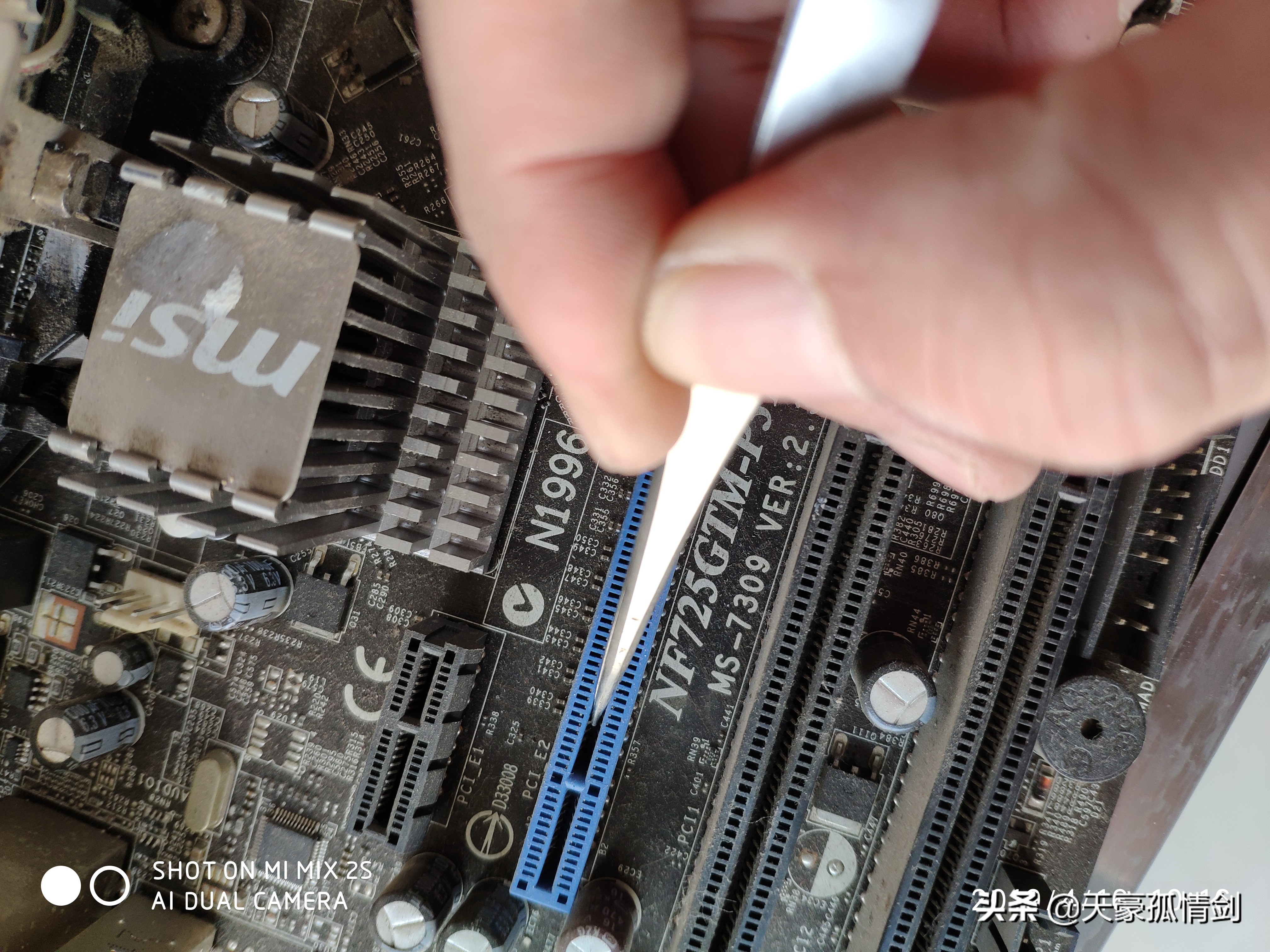 显示器花屏了要怎么解决,显示器花屏有几种情况