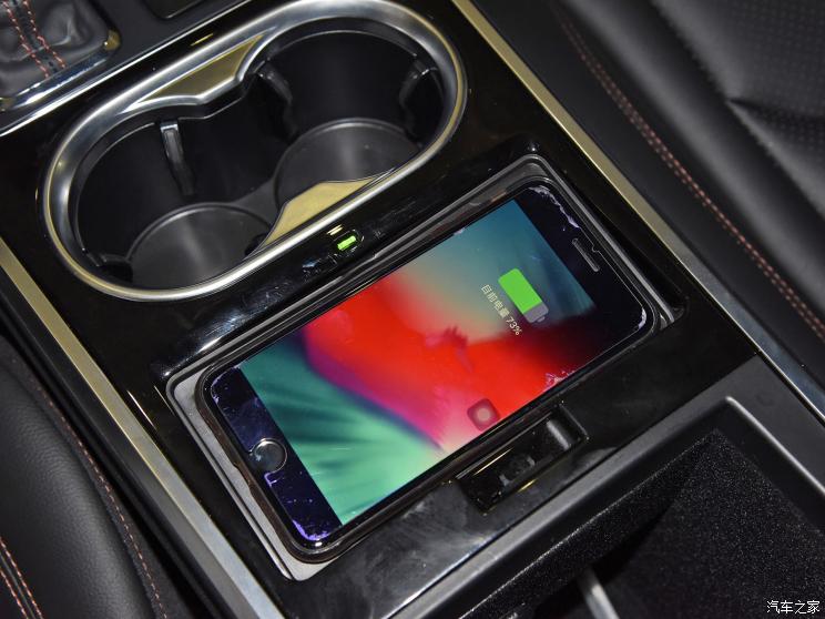 红旗新能源车e-hs3四驱测评,红旗e-hs3四驱和两驱怎么看