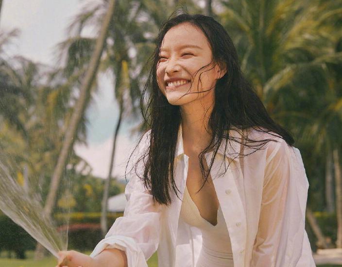 倪妮连体连衣裤,倪妮吊带连身裙