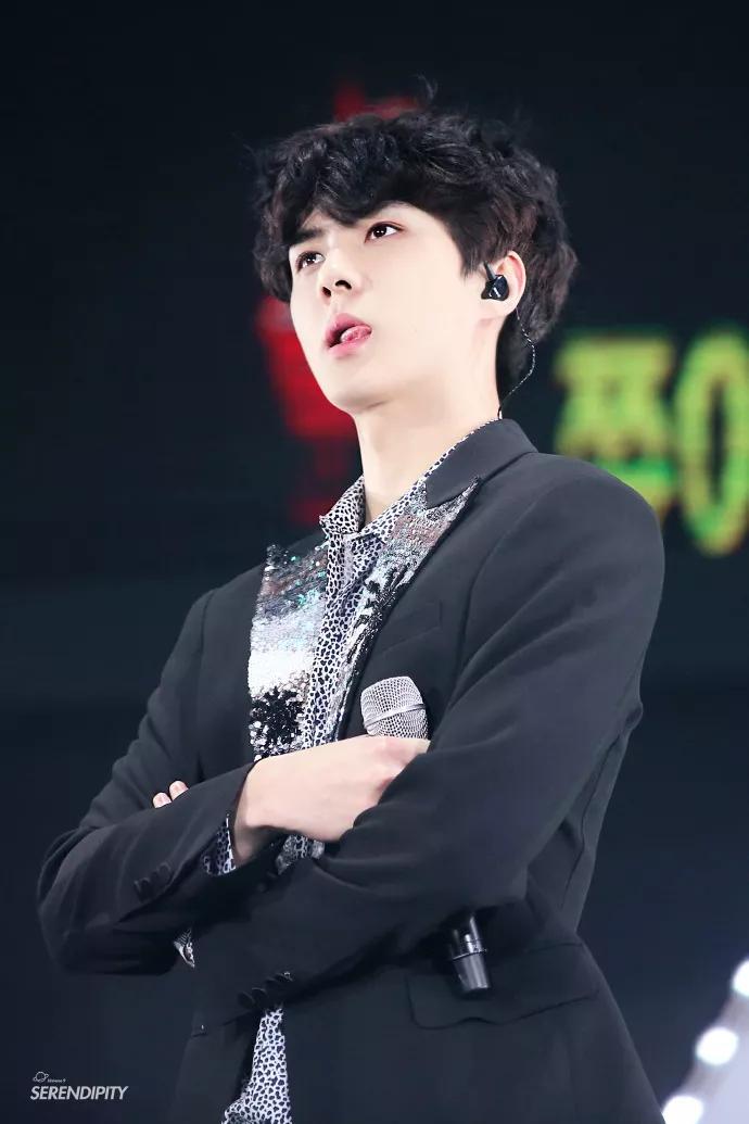 exo边伯贤是搞笑担当吗,exo边伯贤怼粉要打架吗