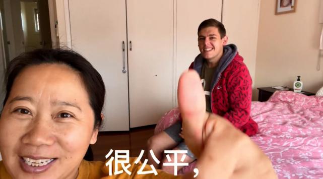中国网红大妈嫁澳洲小伙被骂母子恋，发视频怒怼网暴，郭家铭吃瓜