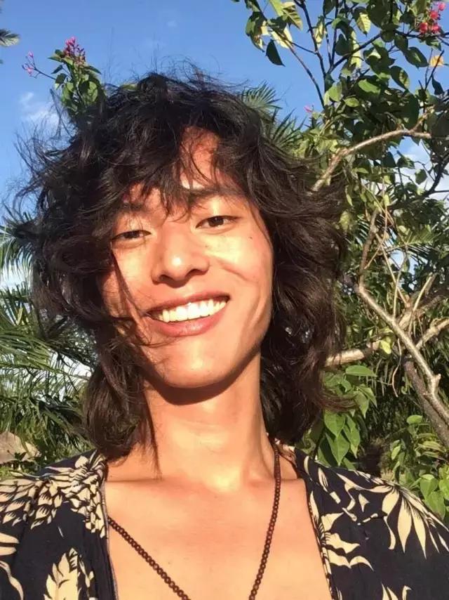 从200斤的胖子晋升到排名前八的世界超模！他是走出去的山西牛人