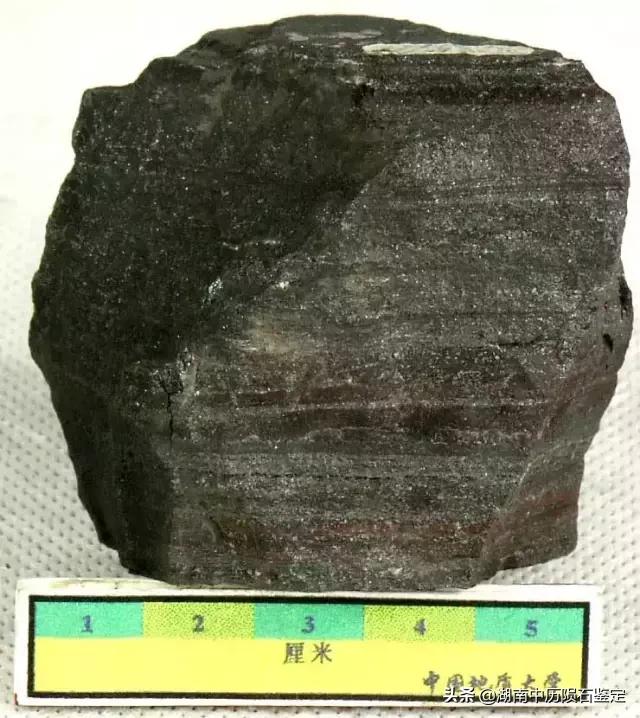 月球陨石与地球矿石的区别,月球陨石和矿石有什么区别