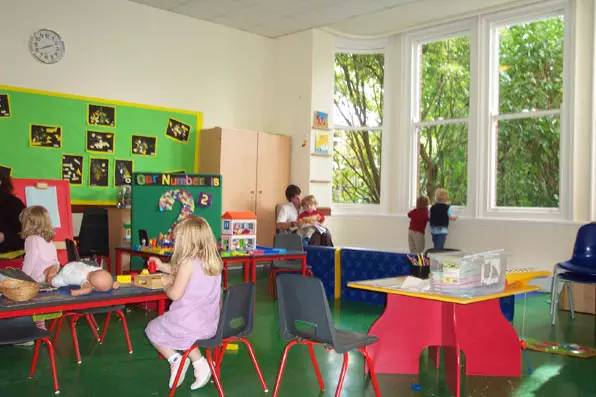 幼儿园楼梯墙面环创简单创意,幼儿园室内环创有意义的墙面