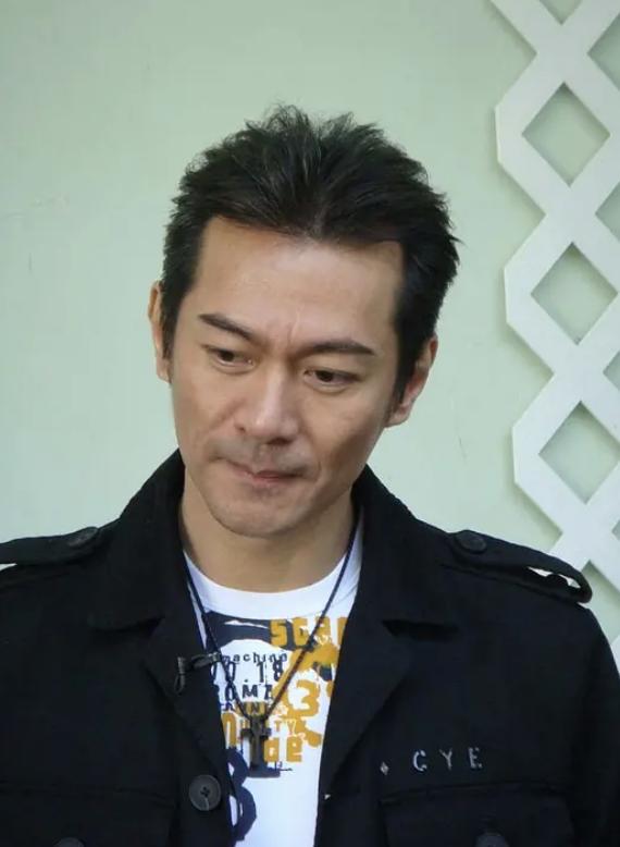 江华长得帅不,江华颜值什么水平