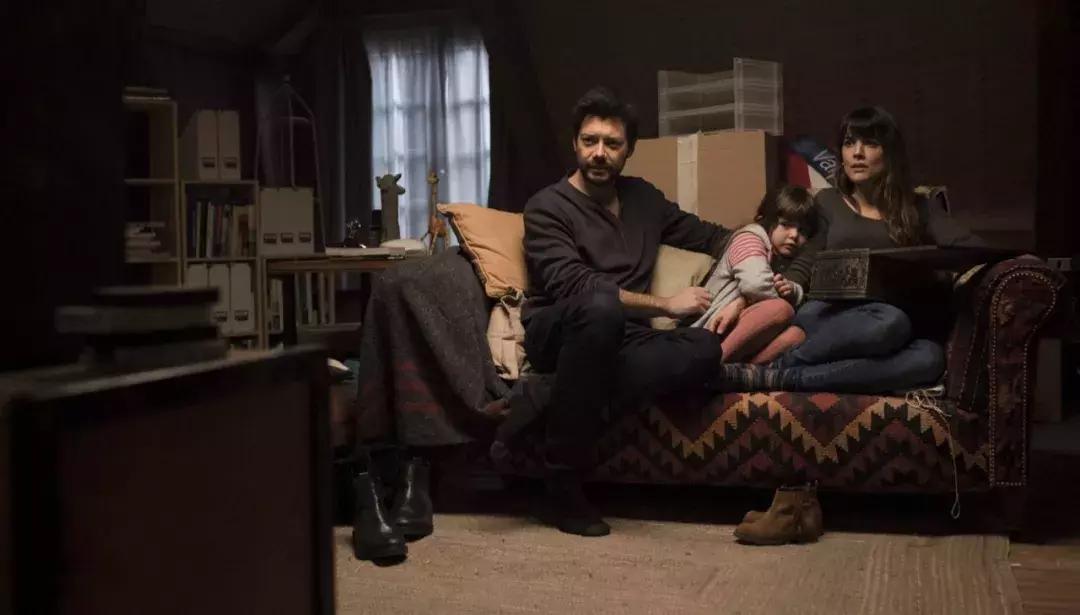 悬疑案件推理电影看不见的客人,西班牙电影看不见的客人