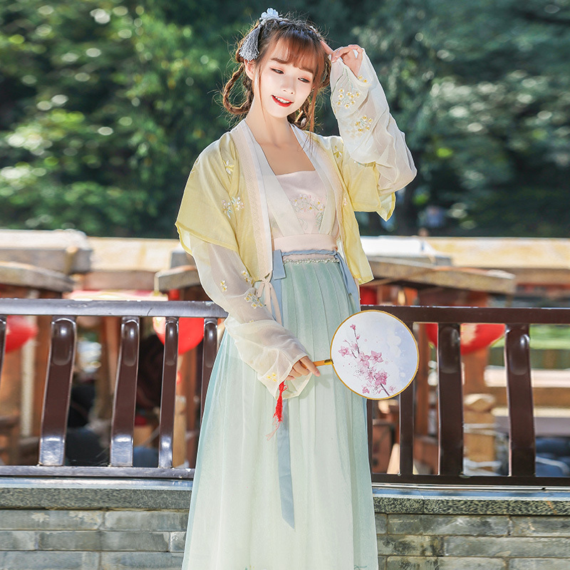 洛丽塔和汉服哪个更让人们难接受,汉服和洛丽塔哪个最好看