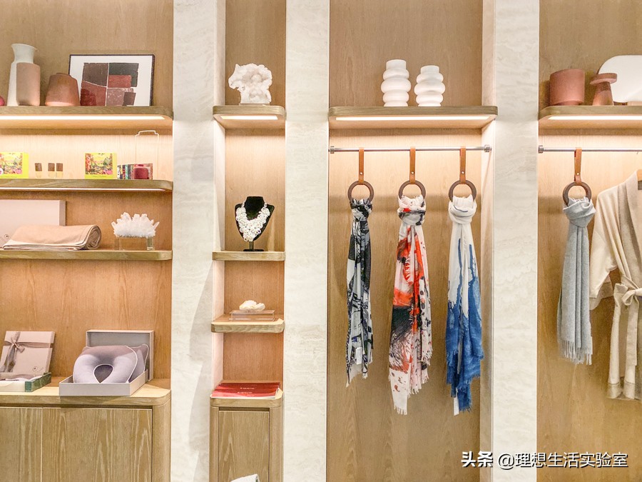 住在广州瑰丽酒店看外面风景,广州瑰丽酒店看到整个广州夜景