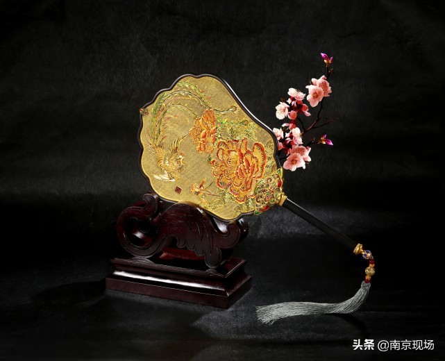 “玫瑰绽放美好可期”宝庆银楼新街口旗舰店盛装开启