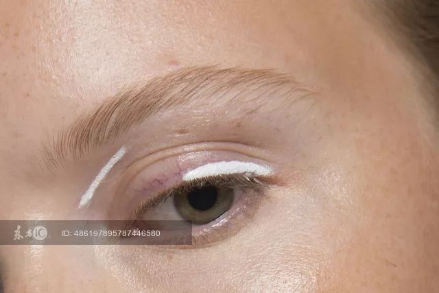 EIGSHOW丨鞠婧祎、李艺彤的仙女春夏妆容能让你美出新高度！