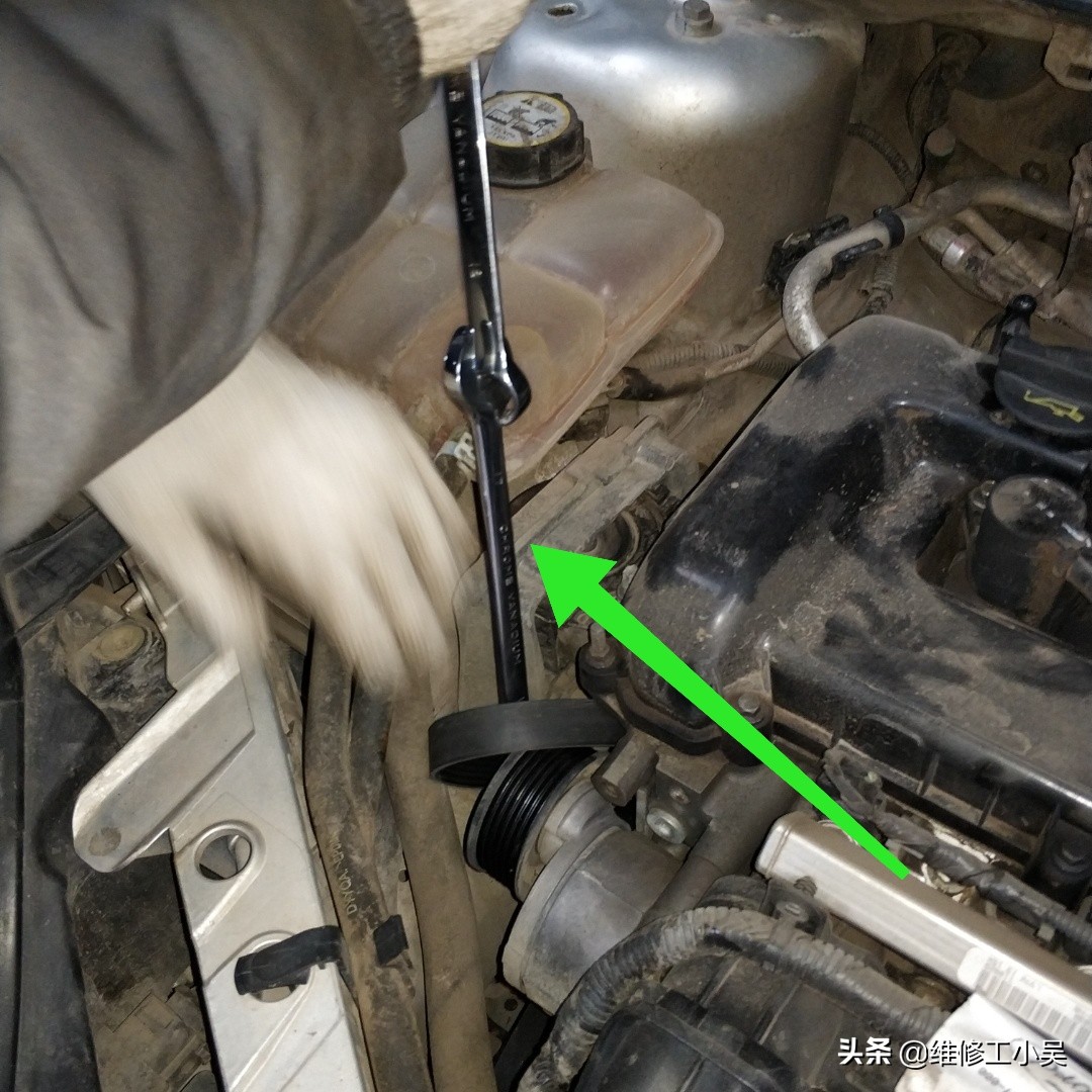 经典福克斯发动机漏机油,11年福特福克斯发动机空转