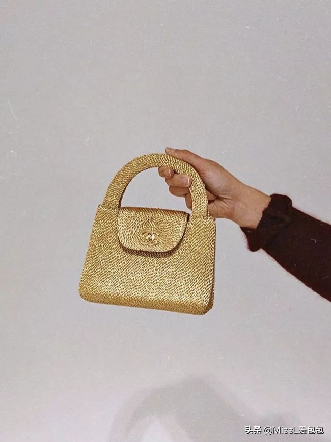 有哪些手袋既经典又时髦呢,时髦氛围感的必备单品迷你手袋