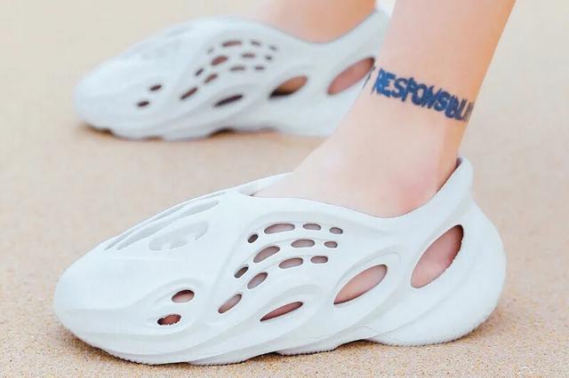 一双被所有人骂丑的鞋,洞洞鞋crocs哪一款最好看