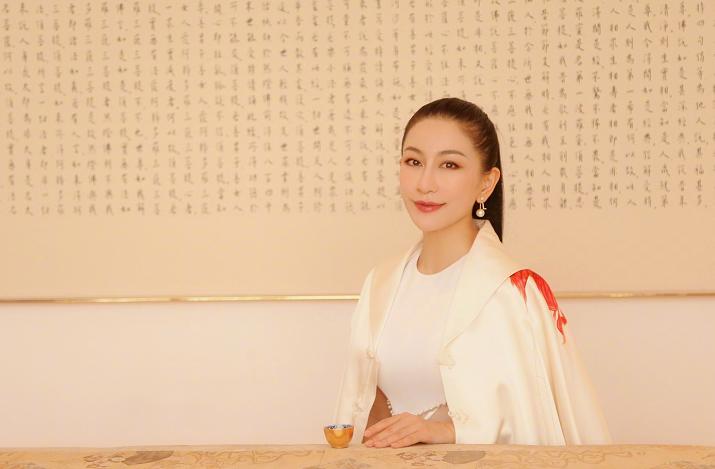 兰玉婚纱照,兰玉设计了婚纱好看吗