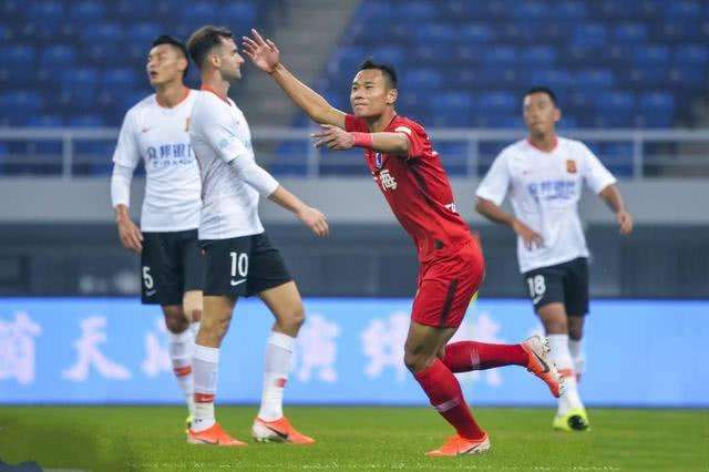 不爱豪门爱平民，1.2亿前国脚如今恐无球可踢！