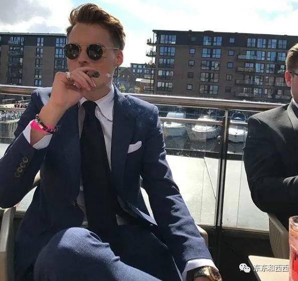 赌王何鸿燊的帅气照片,赌王何鸿燊年轻照帅