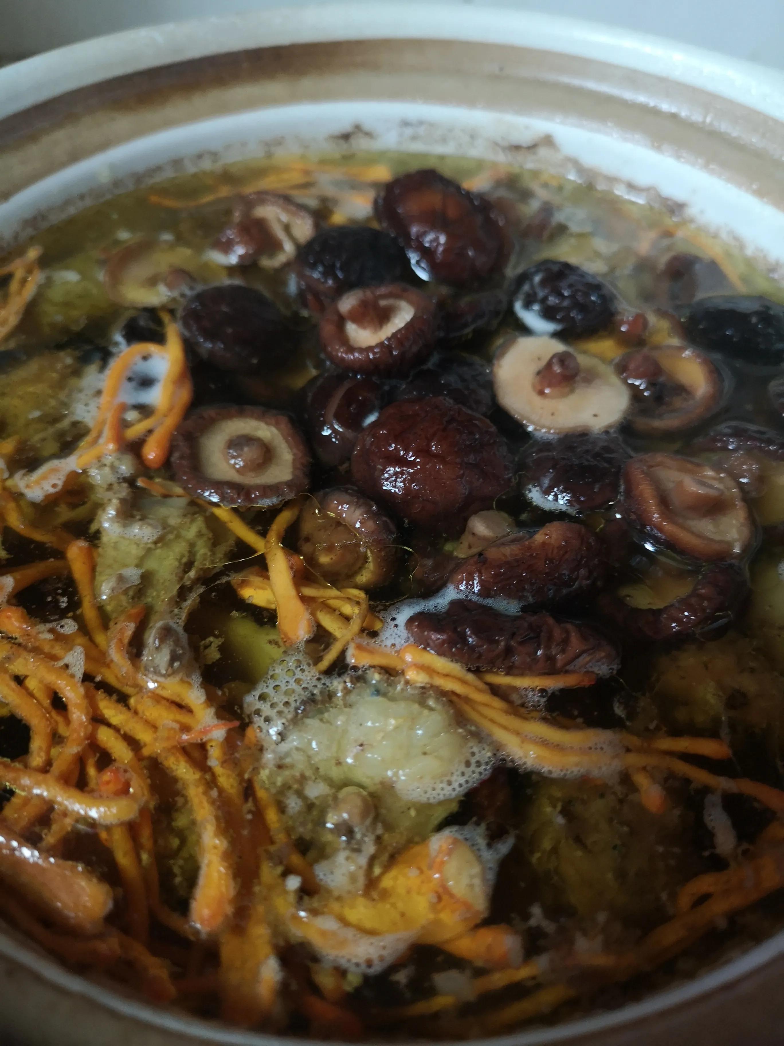 香菇虫草可以和山药一起炖鸡汤吗,秋季滋补虫草菇汤