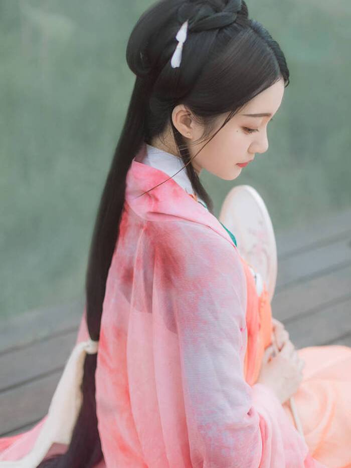 脸上有三颗痣的女人,古代下巴有痣的女人