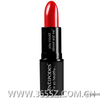 百花盛开的季节让花瓣的颜色飞上双唇