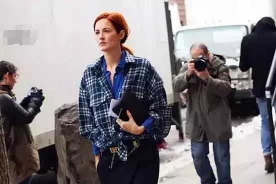 一件衬衫的六种穿搭,1件白衬衫怎么穿出5种风格