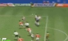 脾气最火爆的巴萨巨星，脚踩皇马球衣和裁判的脚，曾被终身禁赛