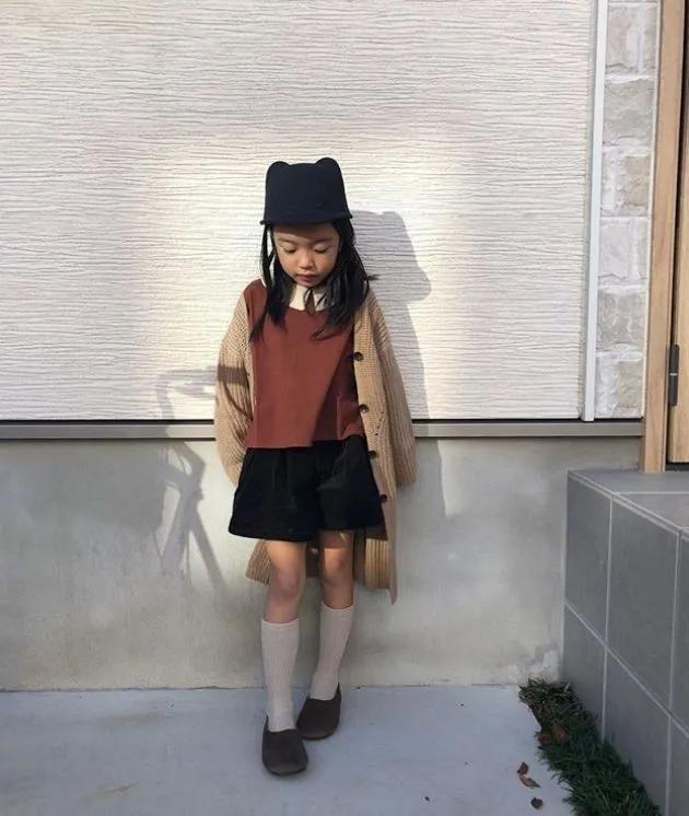 晒女儿搞怪丑萌照,亲妈狂晒女儿丑照