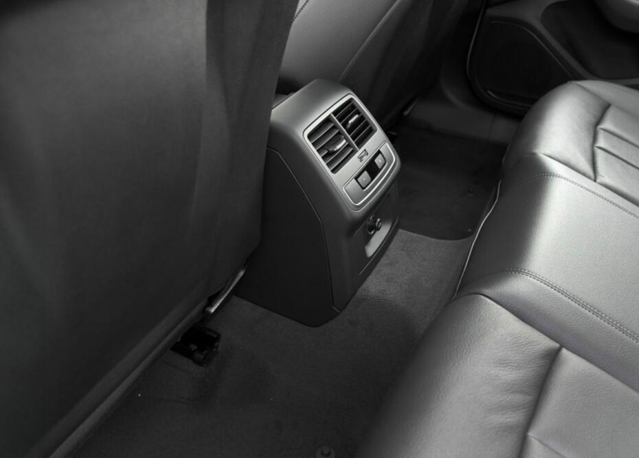 奥迪a4allroad脱困测试,奥迪a4旅行版allroad爬坡