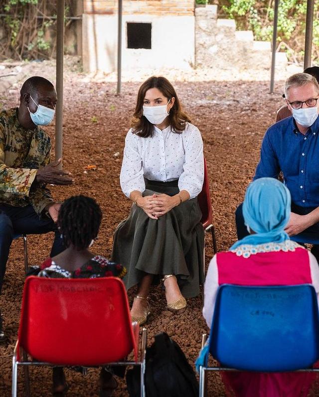 丹麦王妃玛丽穿针织衫图片,丹麦王储妃穿搭