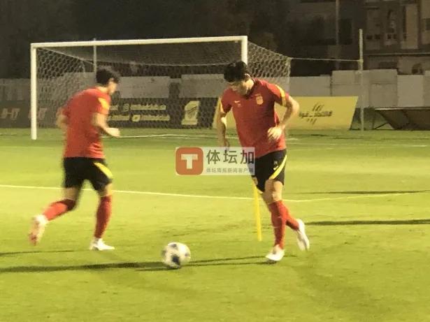 国足赶赴阿布扎比,国足队长蒿俊闵里皮
