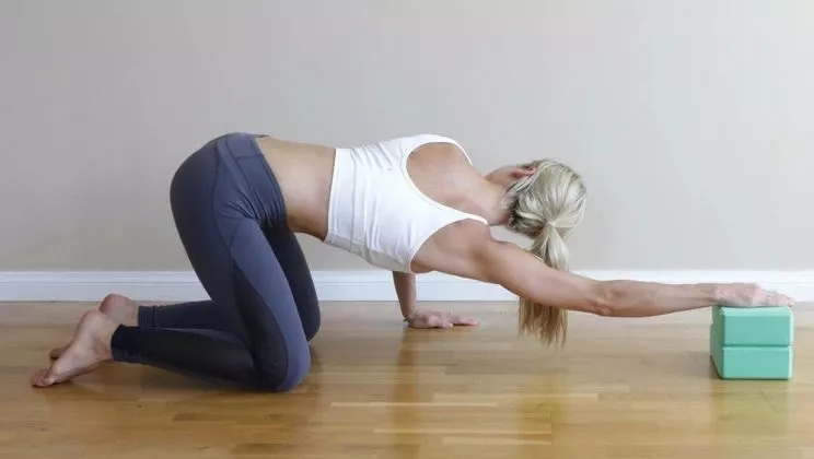 改善溜肩圆肩驼背,肩颈驼背怎么办