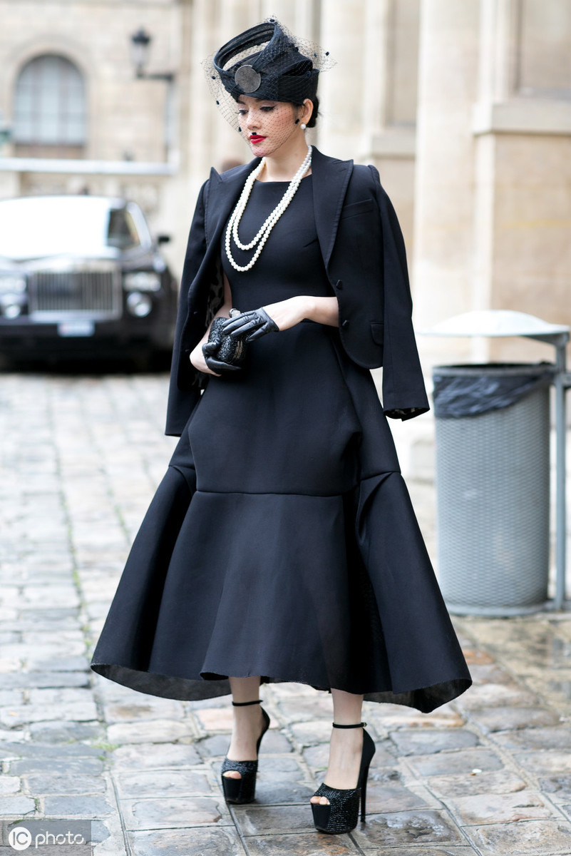 a字版型大衣搭配,a字版型大衣女款显瘦新款红色