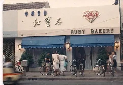 一块蛋糕29元,一块蛋糕8块钱