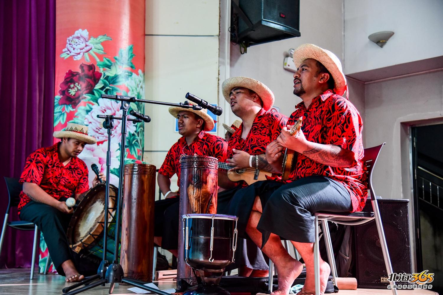 我在北海图书馆拍了一场特别的晚会，观众情不自禁跟着节奏动起来