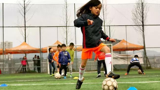 寒假足球青训训练营线上报名,太阳青训训练营的直播间