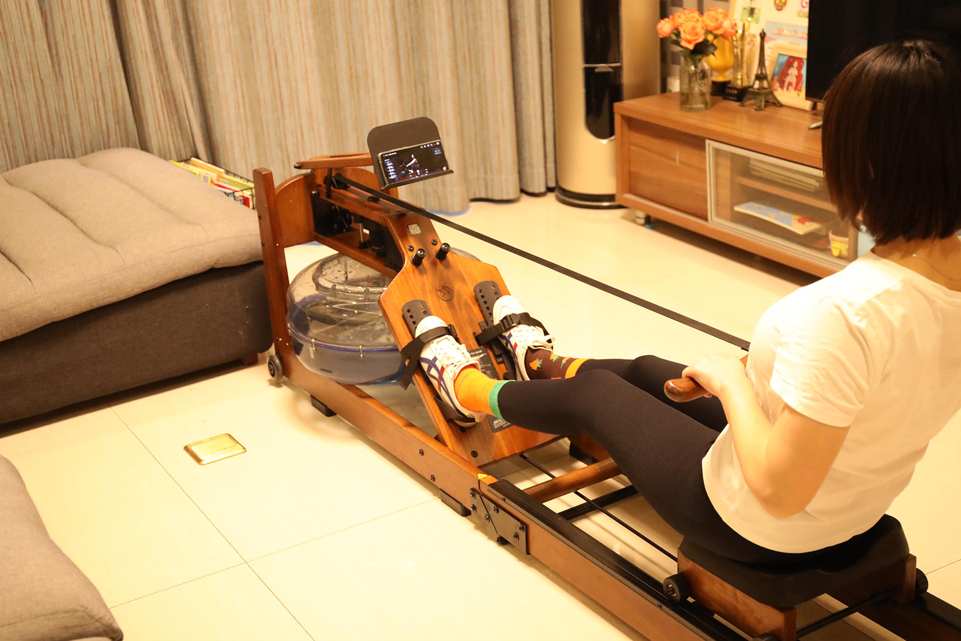 划船机30分钟燃脂训练方法,水阻划船机初学者应该怎么选择