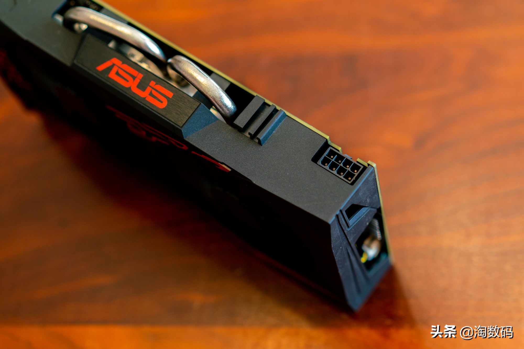 amdrx580和华硕显卡哪个好,华硕rx580白金版显卡跑分