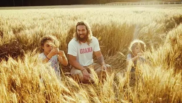 海王杰森莫玛出街,杰森莫玛海王互动