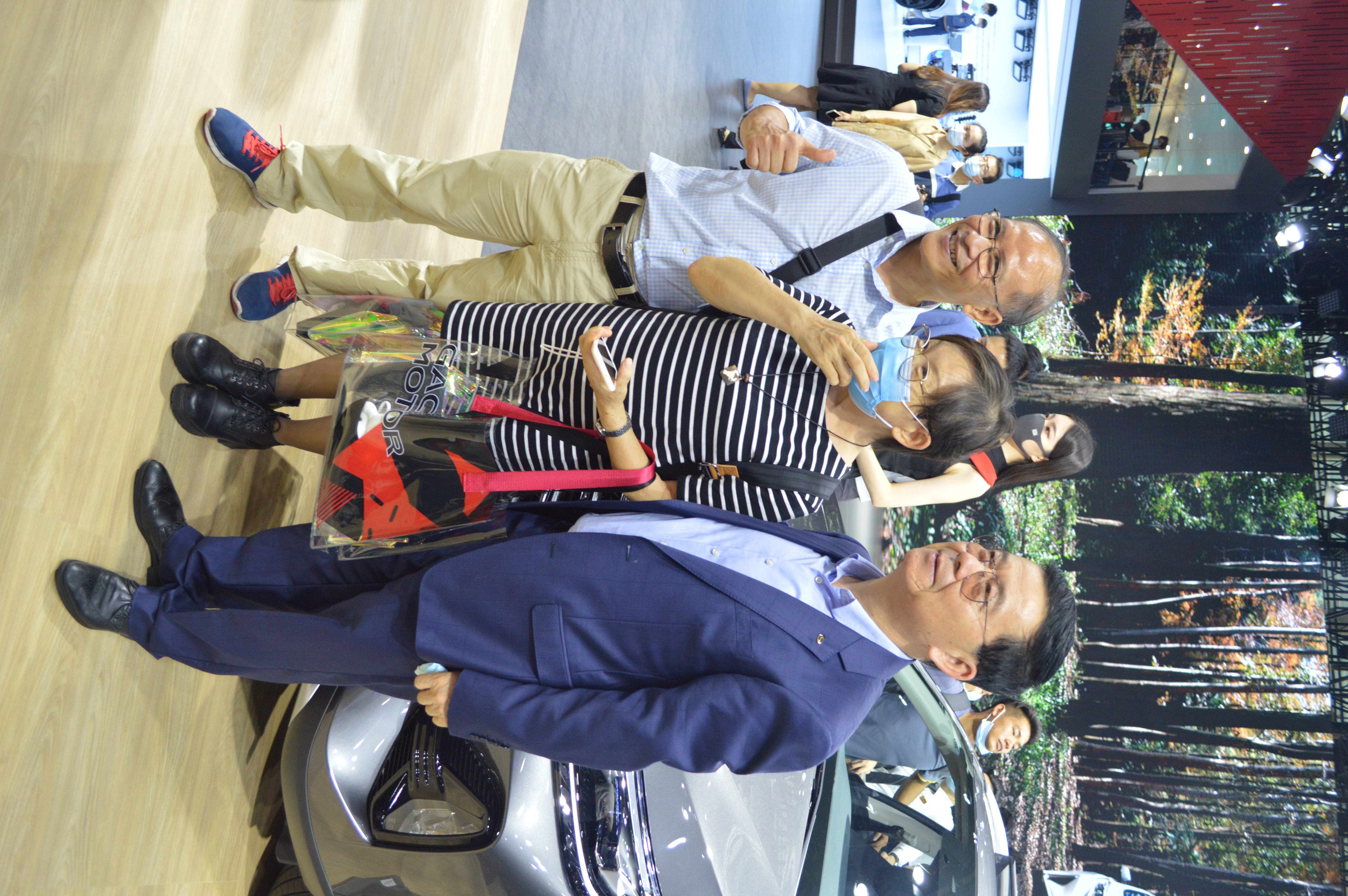 广州车展车模小姐姐,2019上海国际车展广汽传祺车模