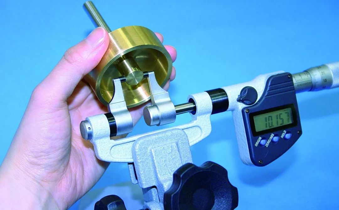 游标千分尺的使用方法视频教程,游标卡尺千分尺正确使用方法