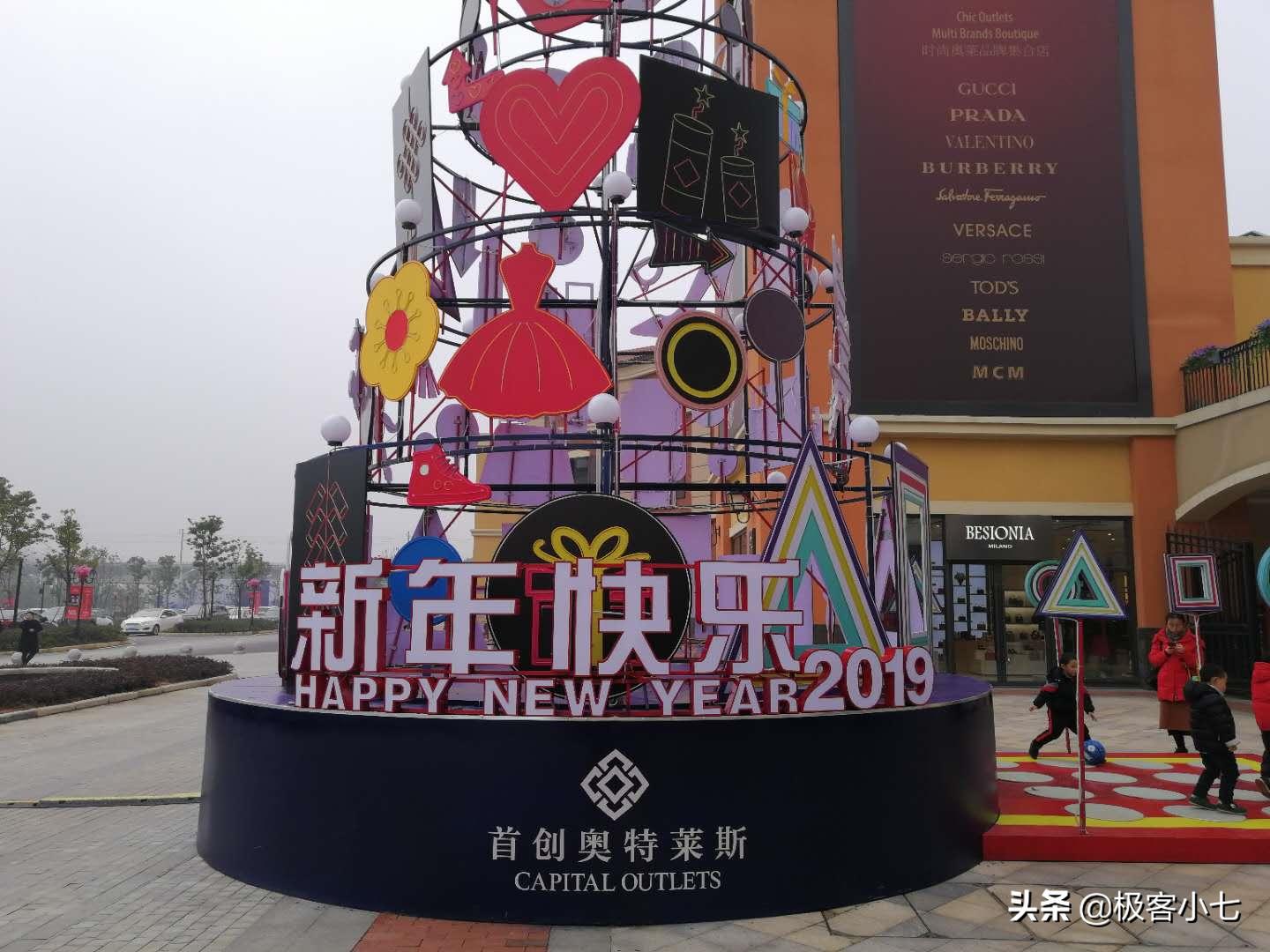 对标加拿大鹅,跟加拿大鹅媲美的国内品牌