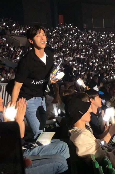 exo五巡集体朴灿烈,exo五巡kai灿烈