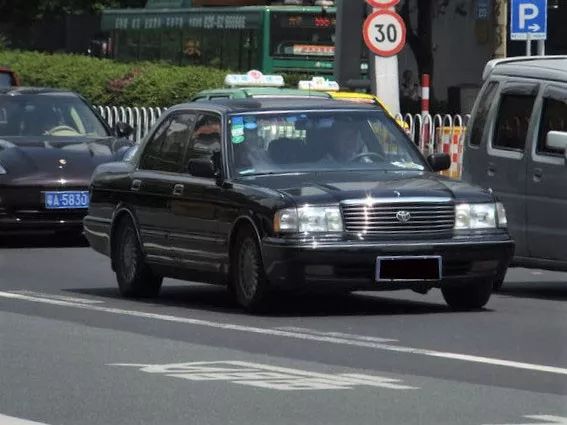 17年皇冠现在值多少钱,老皇冠千禧版多少钱