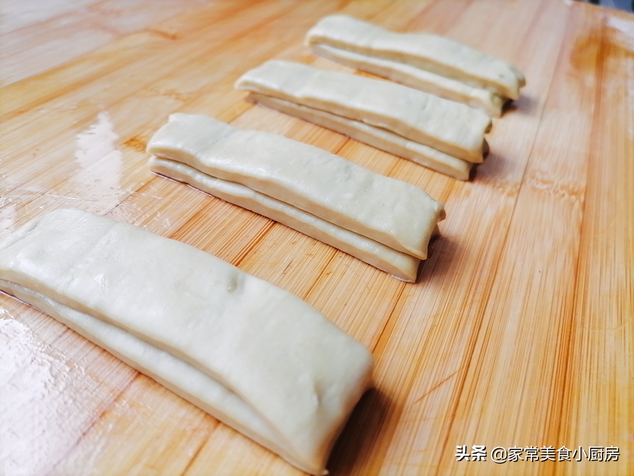 不用酵母也能炸出松软酥脆的油条,油条炸出来特别泡秘诀在哪里