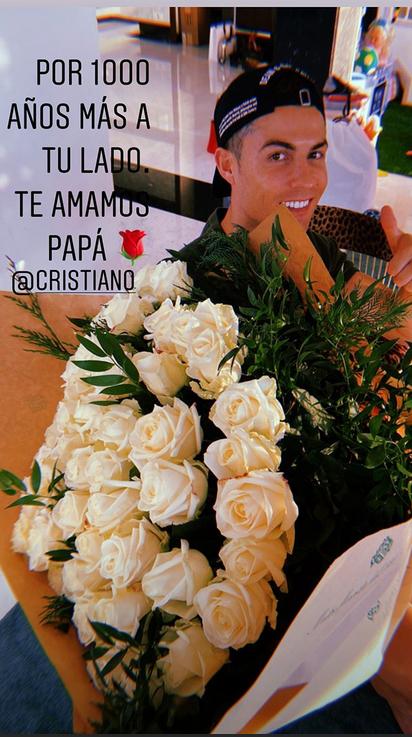 c罗晒出和女友乔治娜的恩爱照片,c罗给乔治娜过生日