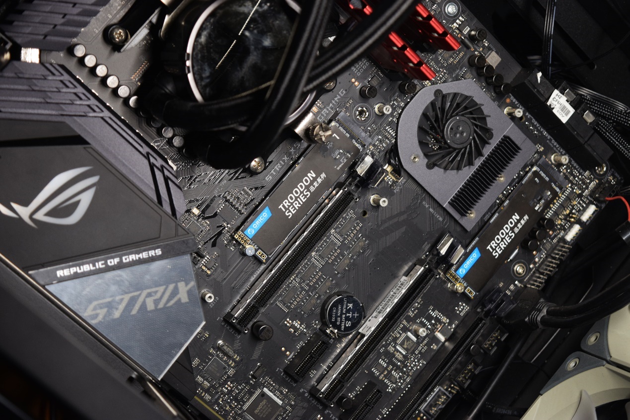 RAID实用、灯光好玩，跨代升级的ROGStrixX570装机点评