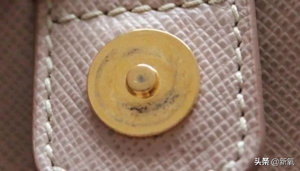 大牌包包上有瑕疵,大牌包的缺陷