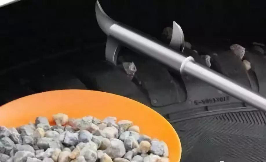 车上带刀违法吗,汽车上带什么防身不违法